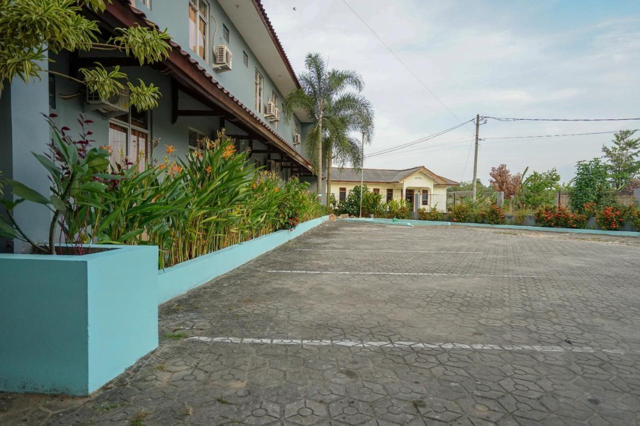 Super Oyo 1844 Bravo Residence Pangkal Pinang Buitenkant foto