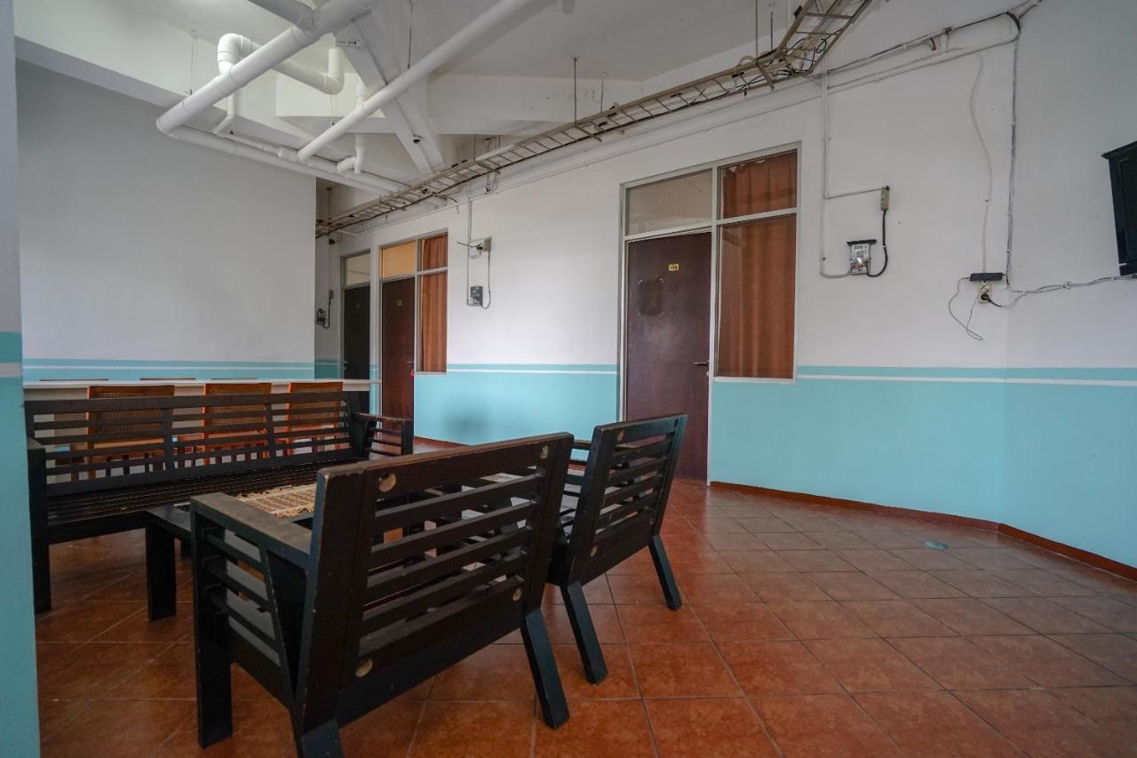 Super Oyo 1844 Bravo Residence Pangkal Pinang Buitenkant foto